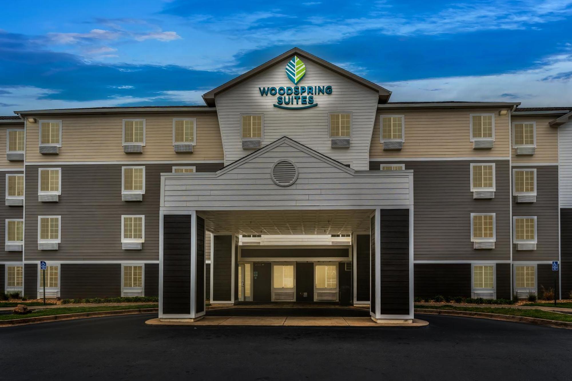 Woodspring North 2* Macon
